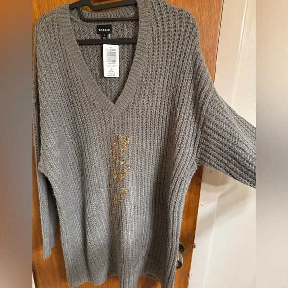NWT Torrid size 1 (1X 14-16) gray sweater with bead lightning bolt detail - Picture 7 of 13